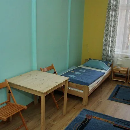 Old Town Luxe Retreat - King Bed - Steps To Main Square Apartment *