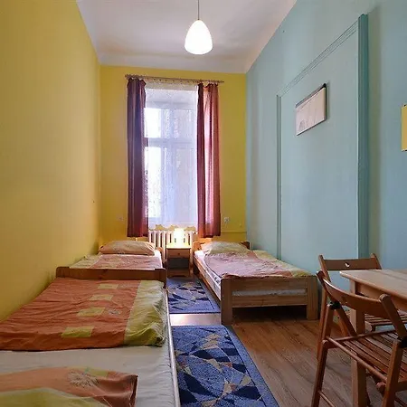 Old Town Luxe Retreat - King Bed - Steps To Main Square Apartment