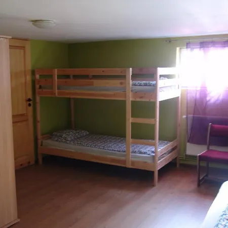 Victoria Hostel *