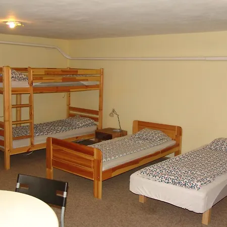 Victoria Hostel *