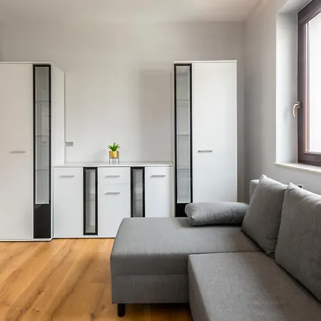Apartment Royal Deluxe 2 6 Persons Aquapark Down Town Krakow