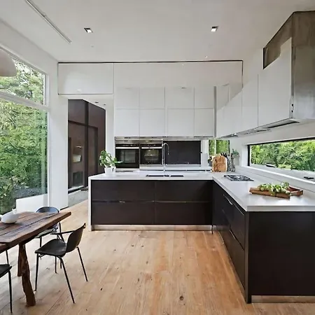Airbnb Connected
