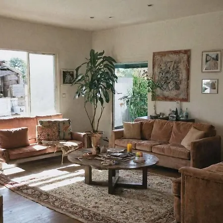 Airbnb Connected