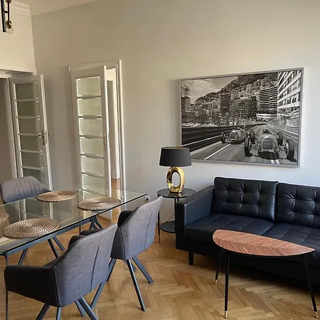 Dunin Majestic 4 Apartment *