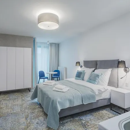 Rajska 3 By Pi Apart Otel 4*
