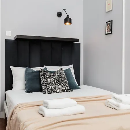 Spacious & Modern 6 Bedroom - Around The Main Market Square - By Upstairs Apartment Krakow