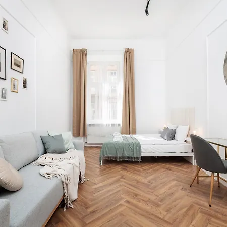 Spacious & Modern 6 Bedroom - Around The Main Market Square - By Upstairs Krakow