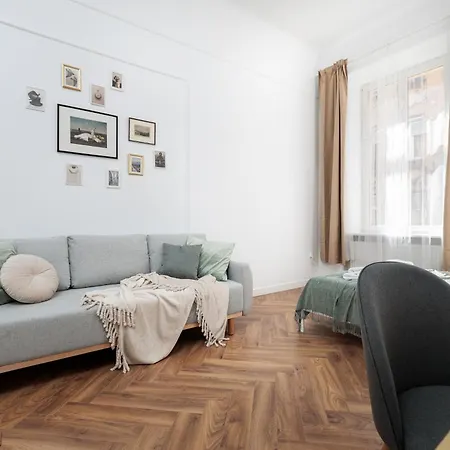 Apartment Spacious & Modern 6 Bedroom - Around The Main Market Square - By Upstairs Krakow