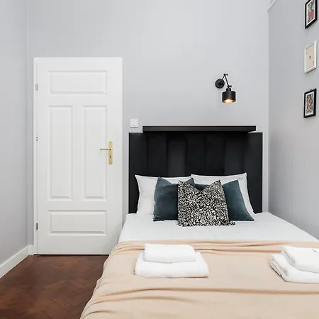 Spacious & Modern 6 Bedroom - Around The Main Market Square - By Upstairs Krakow