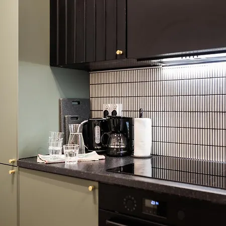 Spacious & Modern 6 Bedroom - Around The Main Market Square - By Upstairs Apartment
