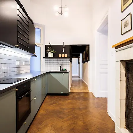 Spacious & Modern 6 Bedroom - Around The Main Market Square - By Upstairs Krakow