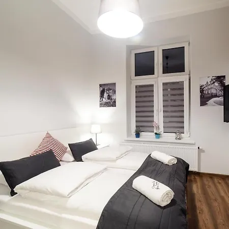 2 Nights - Great Location, Right Next To Main Rail And Bus Station, 10 Min To Main Square By Foot Kraków