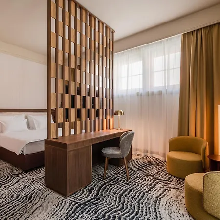 Forest Hotel 4*