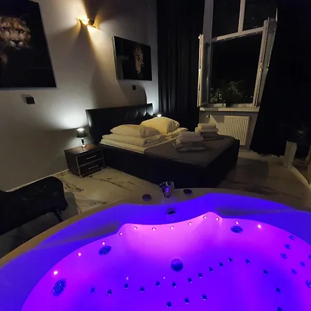 Z Jacuzzi Rynek