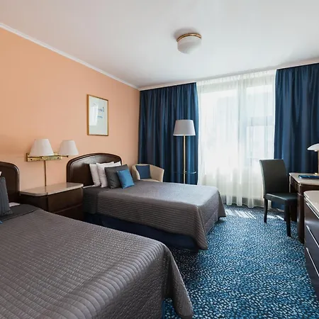 Booking Crown Piast & Spa