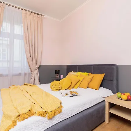 Apartment Around Market Square