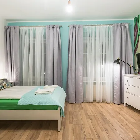 Apartment Around Market Square