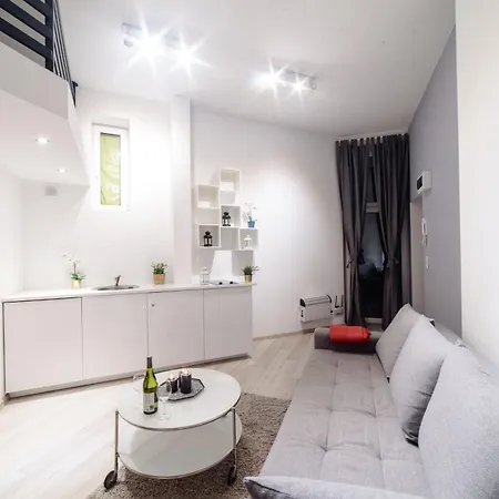 2 Nights Apartments - Great Location, Right Next To Main Rail And Bus Station, 10 Min To Main Square By Foot