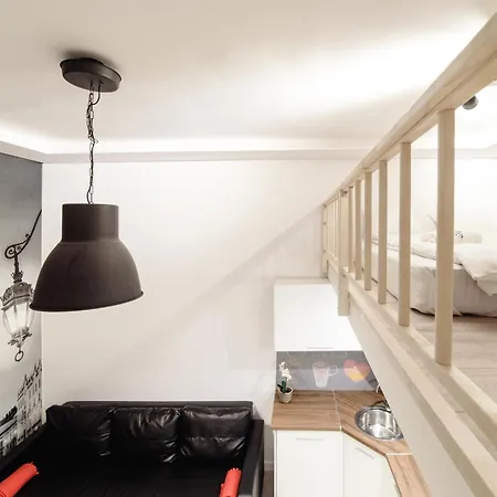 2 Nights Apartments - Great Location, Right Next To Main Rail And Bus Station, 10 Min To Main Square By Foot 3*