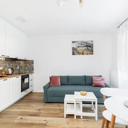 Apartment Czerwone Maki With Garden