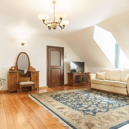 W Dworku Cheval Hotel apartamentowy *