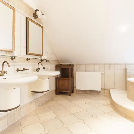 Hotel apartamentowy W Dworku Cheval *