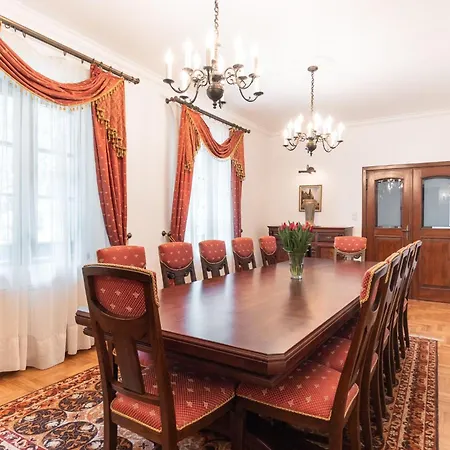 W Dworku Cheval Aparthotel