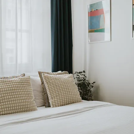 Apartment S18 *