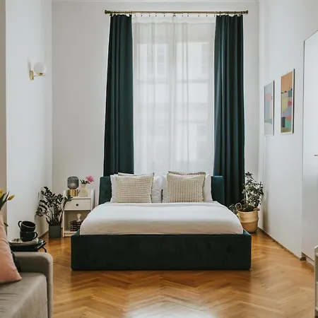 Apartment S18 *