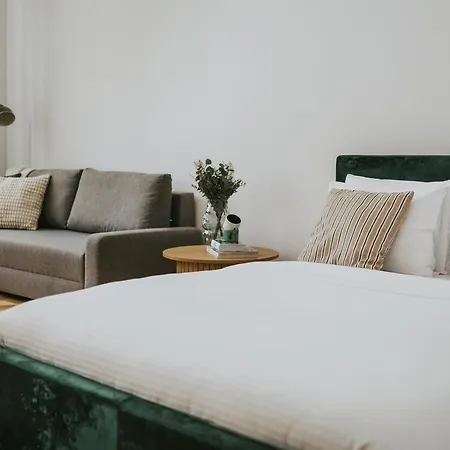 Apartment S18 *