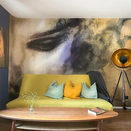 Charming With Balcony, Jewish District Apartment