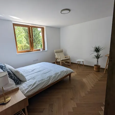 Apartament Highstreet *