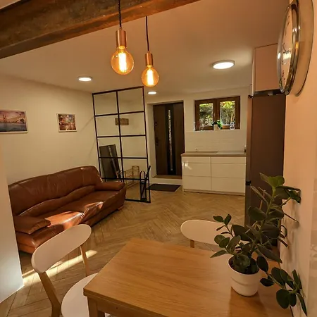 Highstreet Apartament *