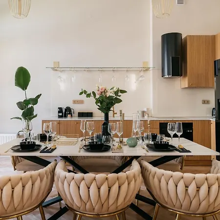 Old Town Oasis - Loftaffair Apartment