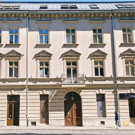 Novumhouse - Main Railway Station Bed & Breakfast 2*