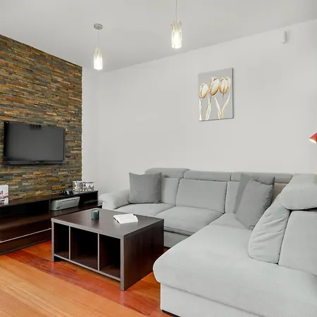 Gamers' Paradise - Modern With Parking In Cracow By Renters Apartment