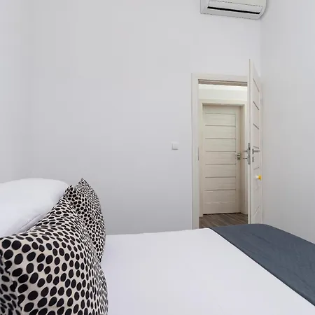 Apartment 3 Bedroom - Rynek Podgorski 15 *