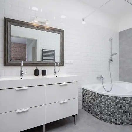 3 Bedroom - Rynek Podgorski 15 Apartment