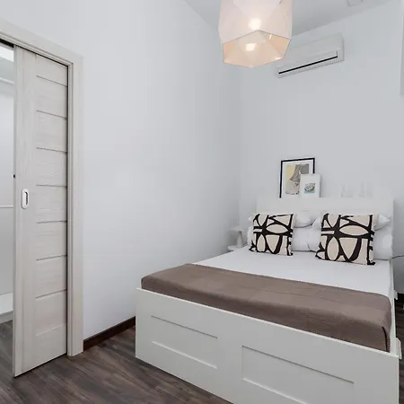 3 Bedroom - Rynek Podgorski 15 Apartment Krakow
