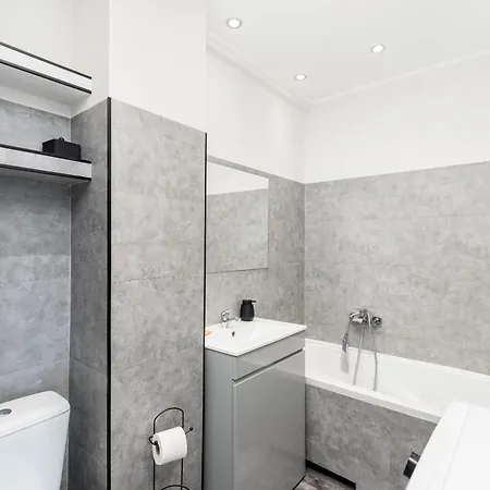 Park Tysiaclecia Grey Studio Apartment