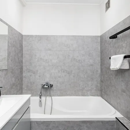 Park Tysiaclecia Grey Studio Apartment Krakow
