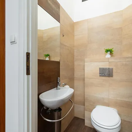 Apartment Asnyka Rodzinny Apartament W Centrum Krakowa By Renters *