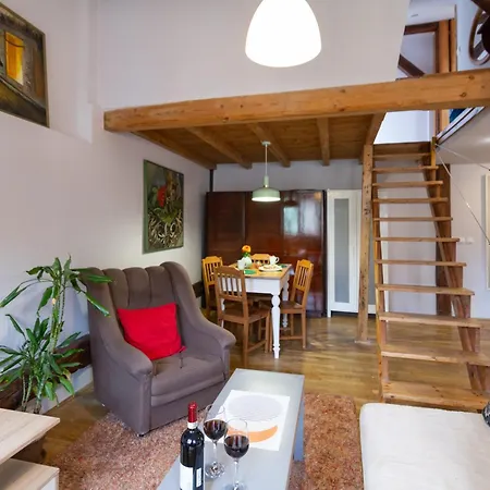 Apartment Sky's The Limit! Spacey Loft *