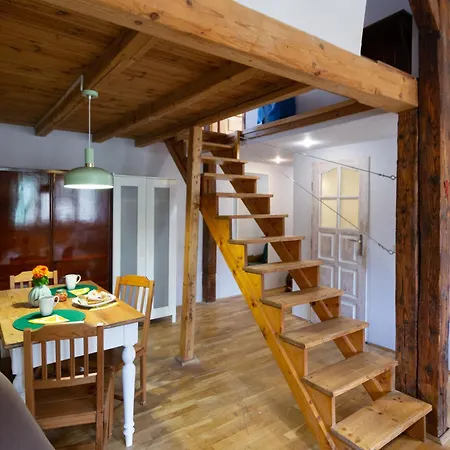 Apartment Sky's The Limit! Spacey Loft Krakow