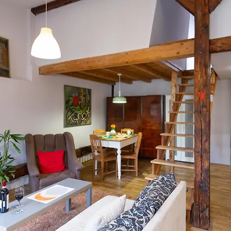Apartment Sky's The Limit! Spacey Loft Krakow