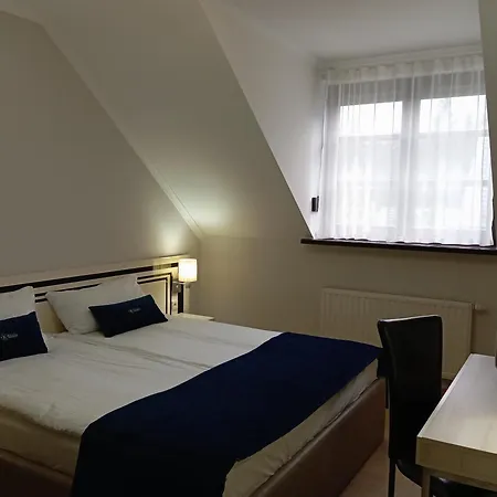Aparthotel Kontrast 4*