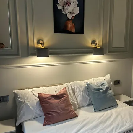 Apartment Vintage Charm In Old Town Jozefa Sarego A *