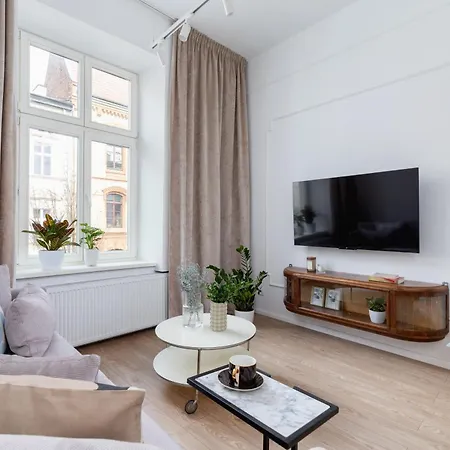 One Bedroom - Dietla 68 Street Apartment *