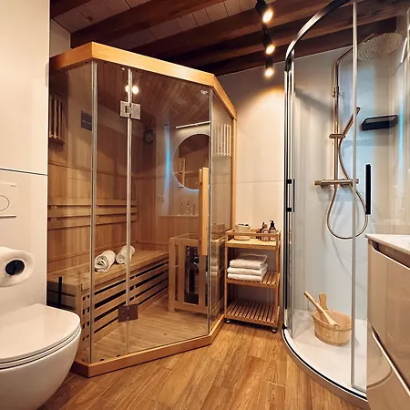 Quiet Luxury On Florianska Apartment Krakow