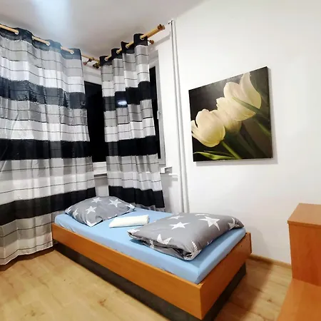 Hostel Plus Hostel *
